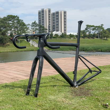 Lightweight Carbon Road Bike Frame with Integrated Handlebar Carbon Bike Frameset UDH Hanger Max 32C Tire for Road Bicycles